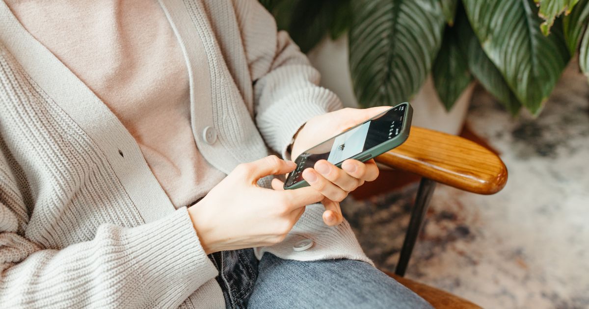 cara mengatasi speaker hp sember