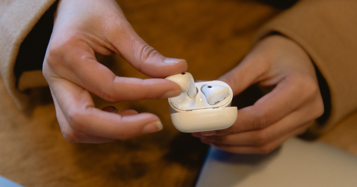 cara mengeluarkan air dari earphone