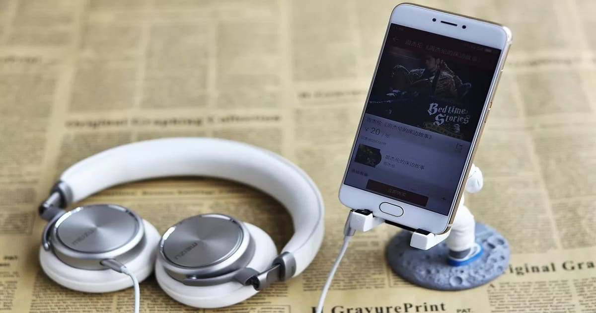 Bolehkah Pakai Headset Sambil Cas Hp: Bahayanya