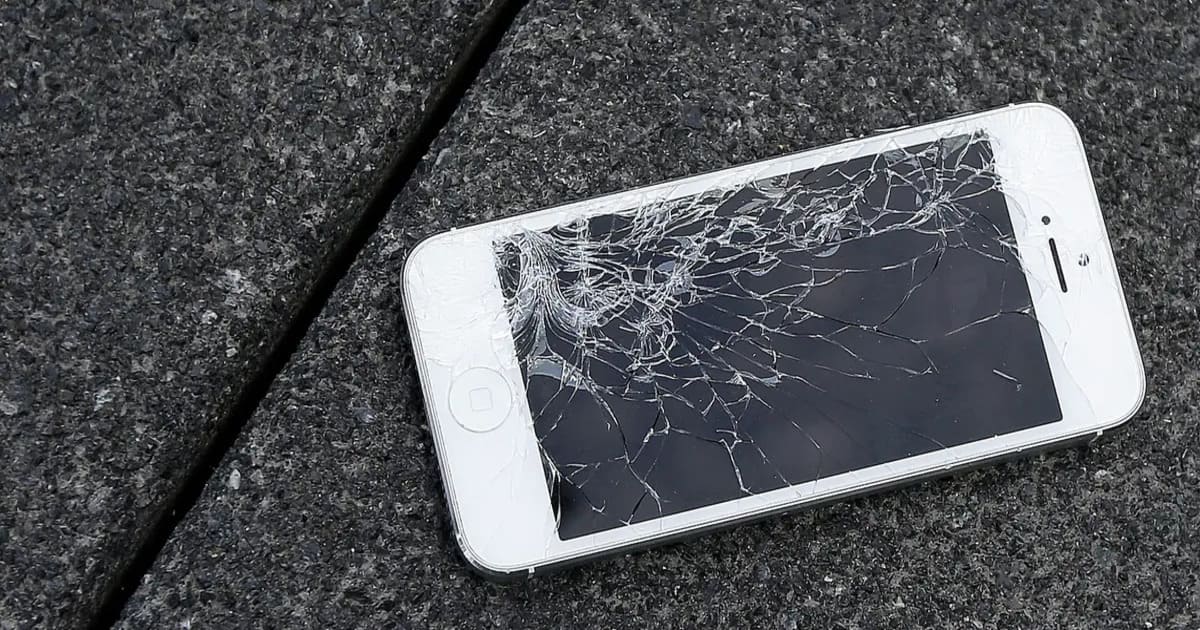 Layar HP Pecah? Jangan Panik: Ini penyebab umumnya