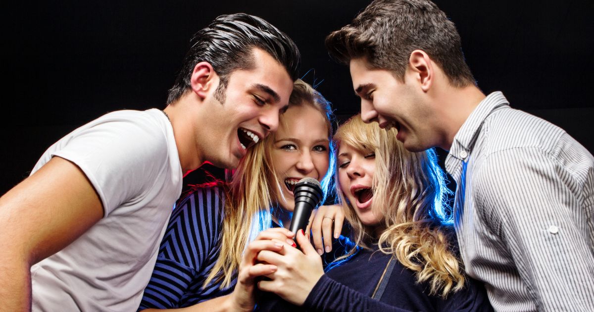 Ide Karaoke Night di Rumah