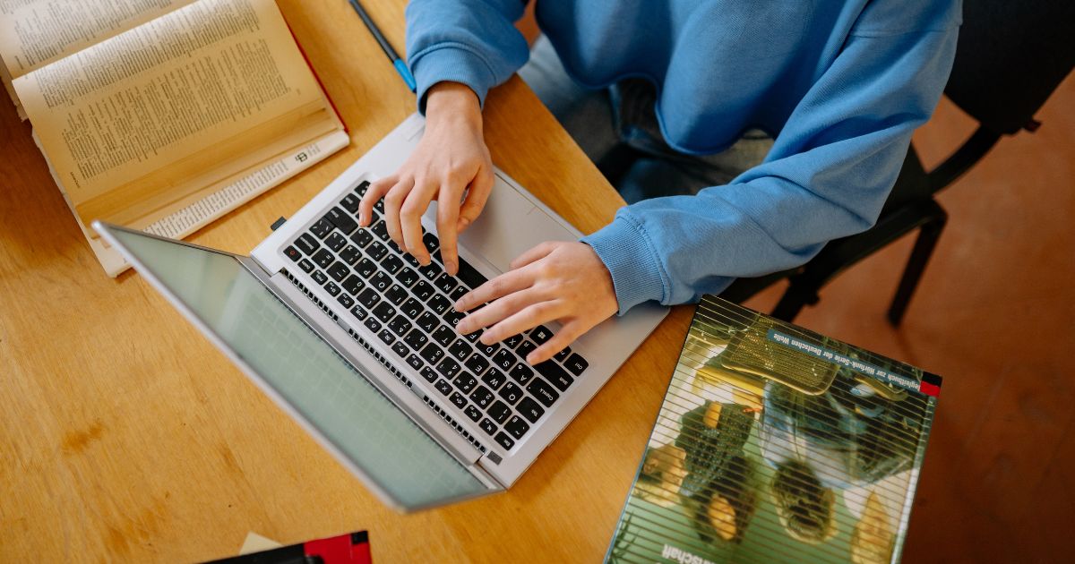 Cara Merawat Laptop Agar Awet